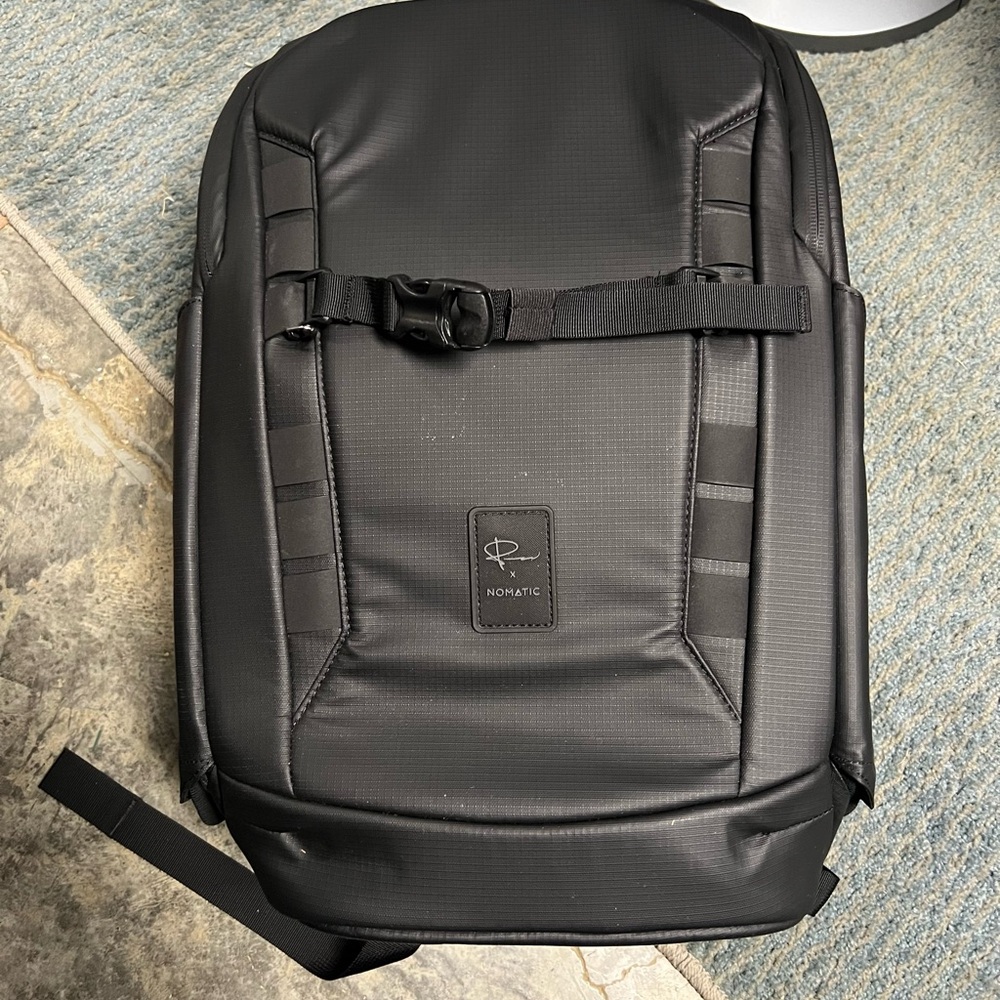 NOMATIC McKinnon Camera Bag/Pack-Travel Camera Bag Peter McKinnon and Computer
